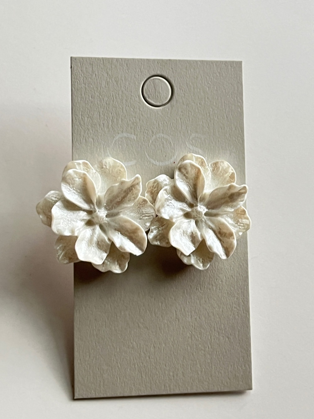 COS Cream Floral Clip Set